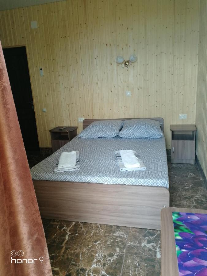 Orhidea Guest House Gagra Exterior foto